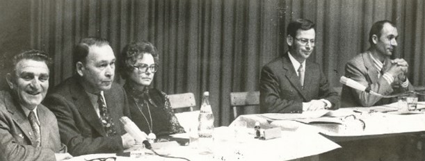 Bürgerversammlung in der TSV-Halle 1973
von links Hans Vigelius, Helmut Lang, Edith Lang, Herr Schiron, Herr Anlauf
